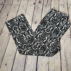 Ann Taylor Ankle Pant in Black/White Print Sz 8